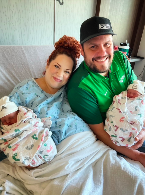 Incrível! Estas gémeas nasceram em dias, meses e até num ano diferente