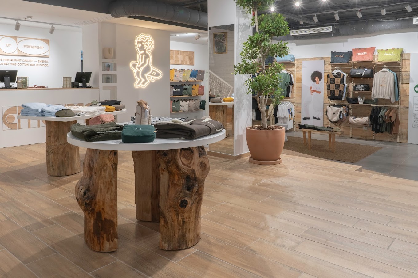 Ementa. Esta nova loja fica no coração da capital e tem peças que vão levar os fãs de streetwear à loucura