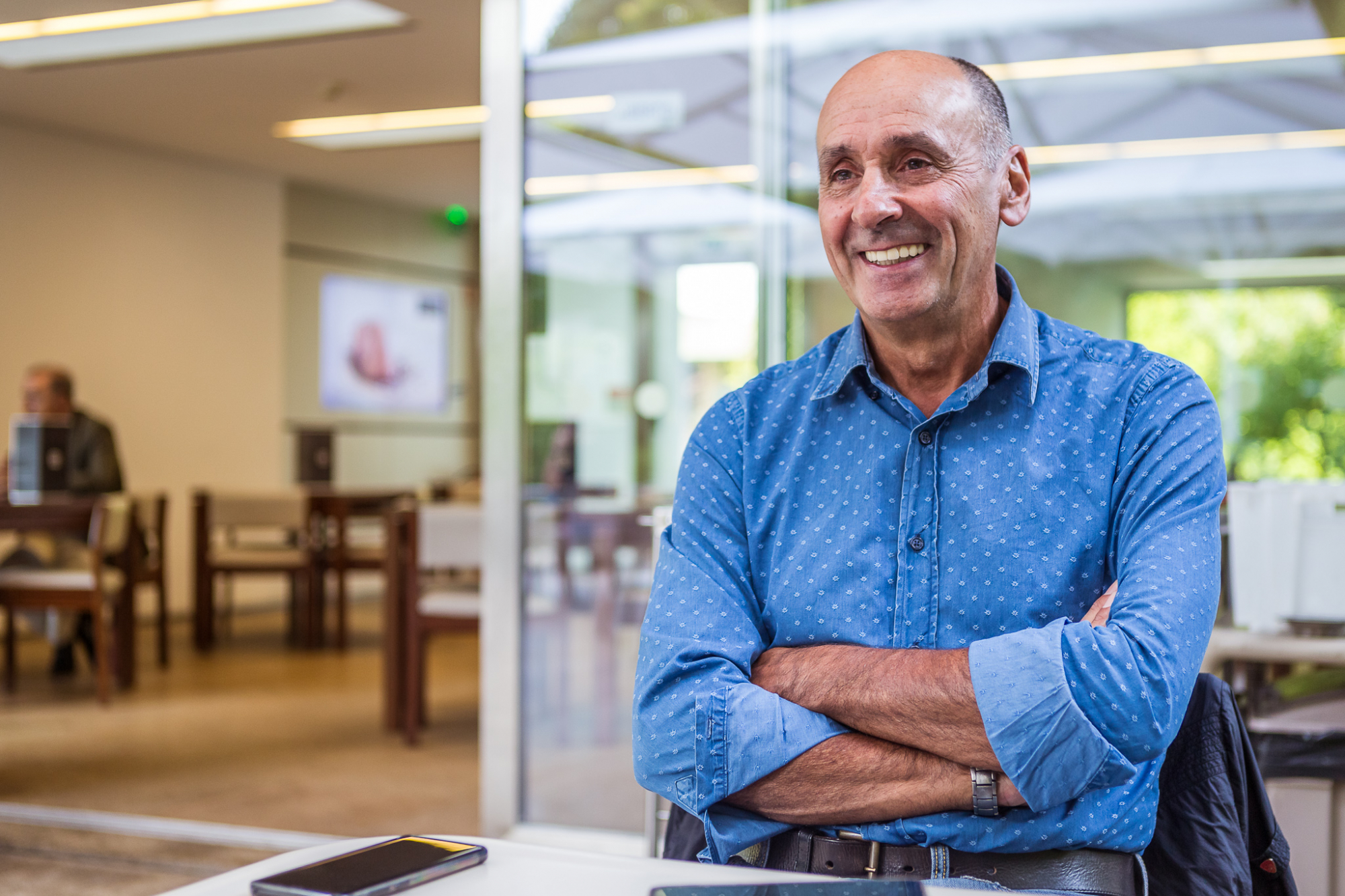 Como é viajar para o Nepal de mochila às costas? Aos 62 anos, João Macedo foi descobrir