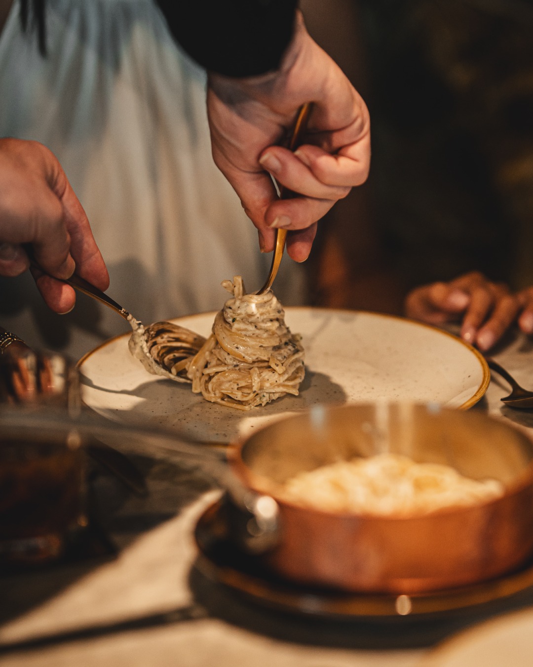 Há menus de Réveillon entre os 50€ e os 720€ nos restaurantes de Olivier. Do bar aberto às festas, saiba tudo