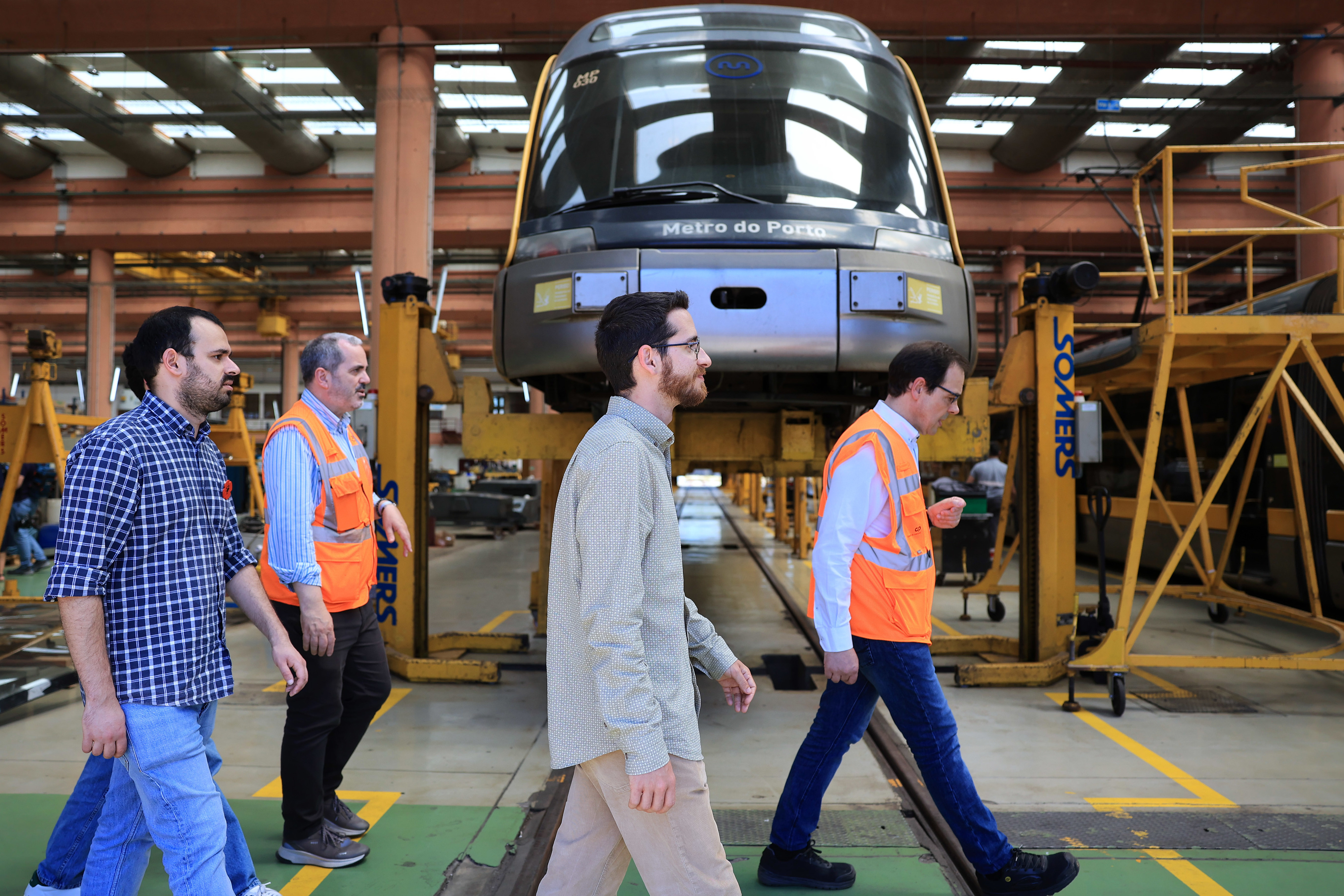 Livre alerta que aposta na ferrovia leva décadas de atraso e defende mais investimento