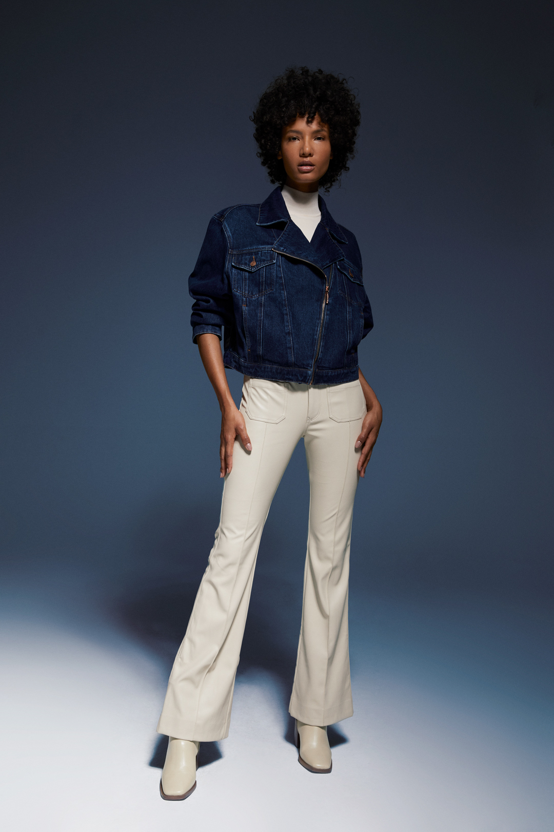 O denim é clássico e intemporal. Espreite as nossas peças favoritas da coleção outono-inverno da Salsa Jeans