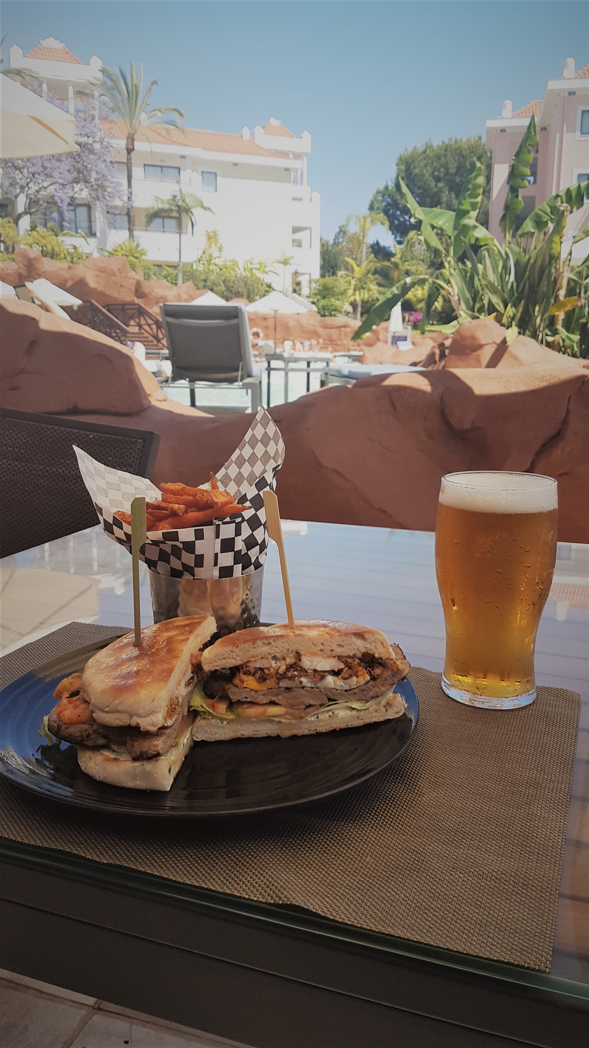 Prego Mar e Terra. A iguaria ideal para ver a Seleção está no Hilton Vilamoura