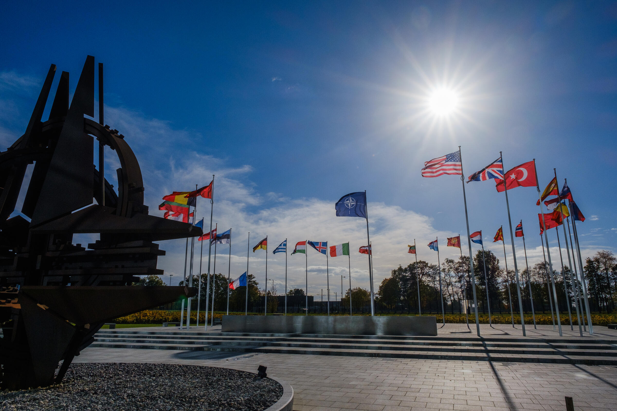 NATO, G7 e do Conselho Europeu discutem guerra na Ucrânia. Conflito dura há um mês