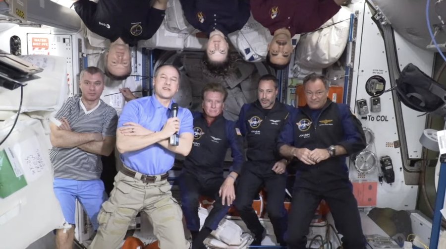 Turistas espaciais ganham estadia grátis na ISS. Regresso à Terra foi novamente adiado