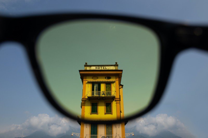 Os óculos vintage que deixam ver o mundo como um filme de Wes Anderson