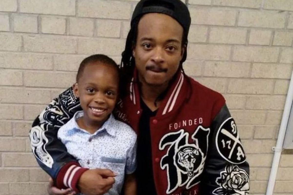 Homem alvejado oito vezes por polícia pode ficar paraplégico. “Será preciso um milagre para Jacob Blake voltar a andar”