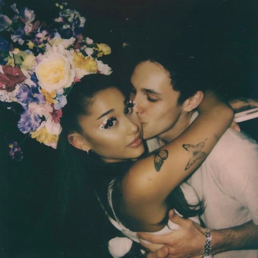 Ariana Grande casou em segredo este fim de semana com Dalton Gomez