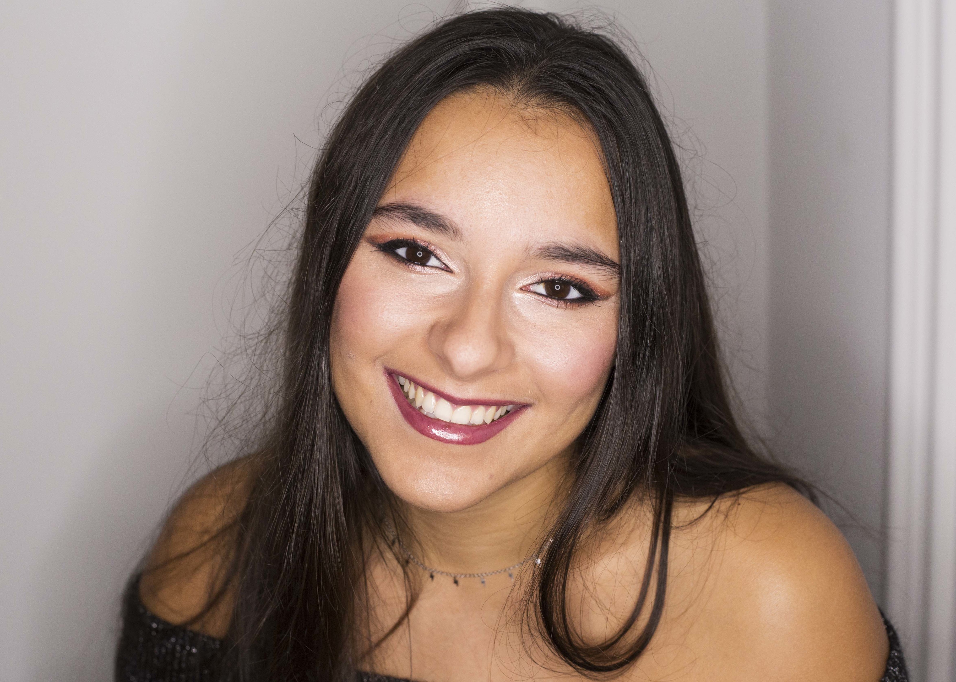 Só precisa de 5 produtos para fazer esta make-up festiva e arrasar no Natal e na passagem de ano