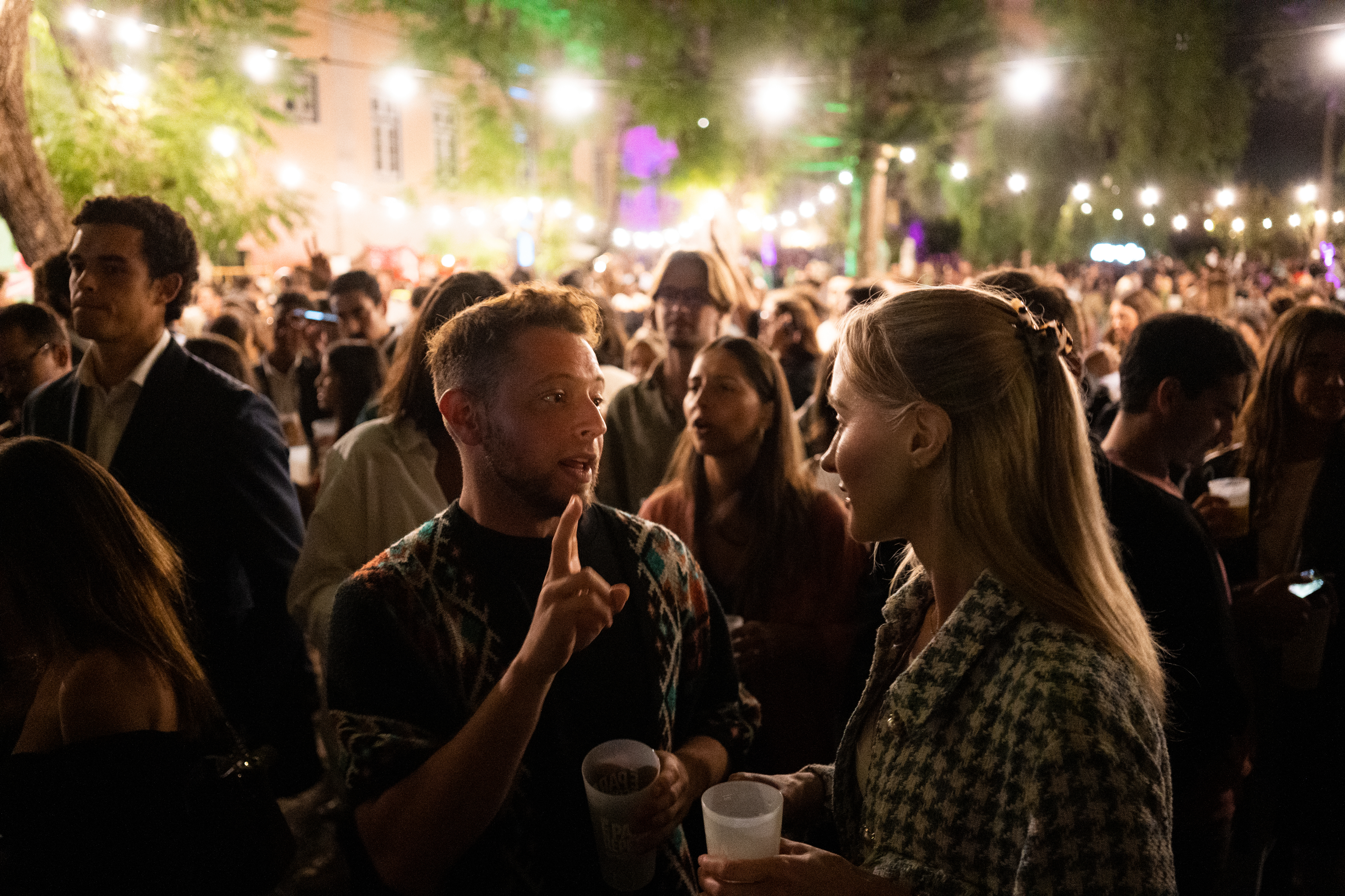 Vem aí um mercado noturno com street food e atuações ao vivo (e a entrada é gratuita)