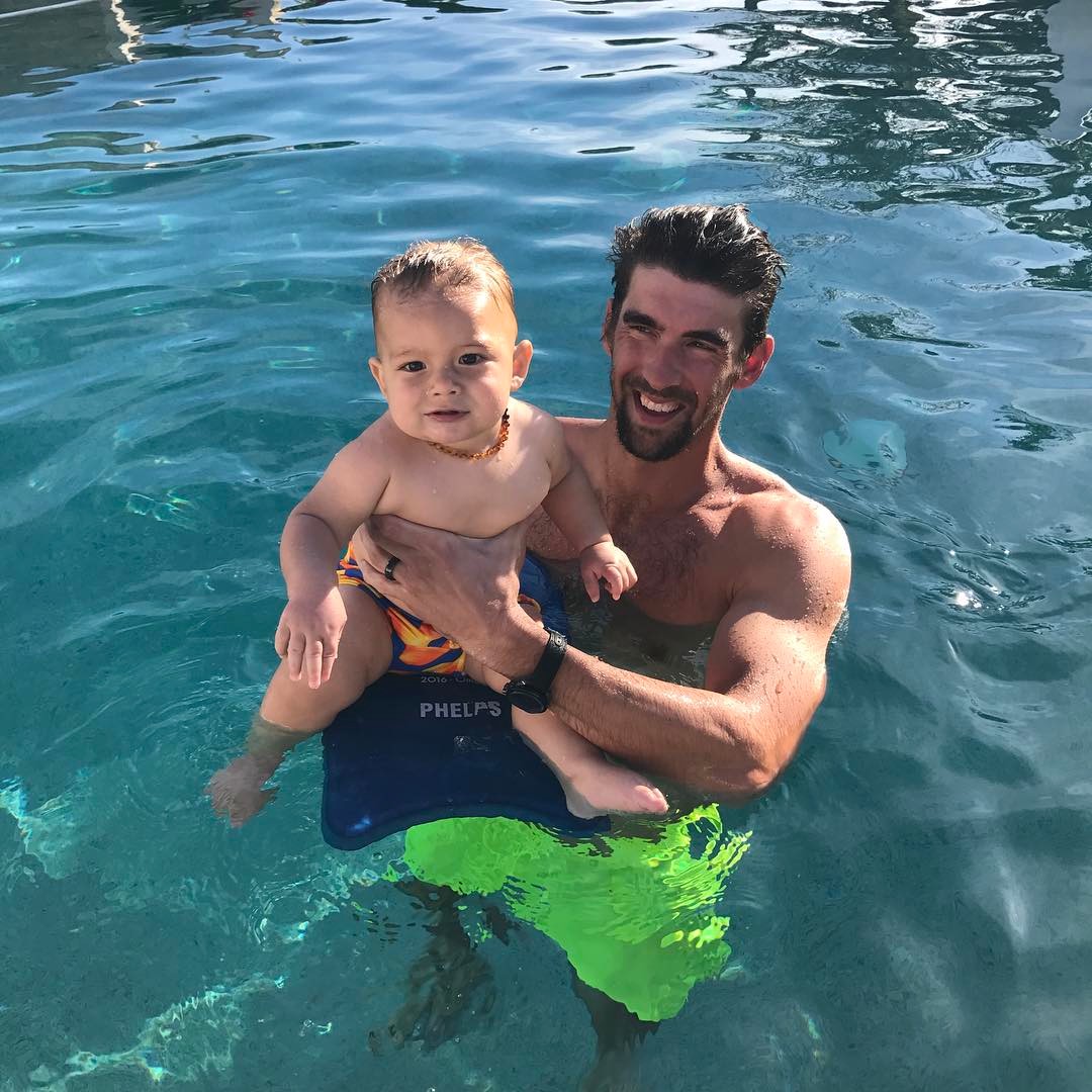 Michael Phelps explica aos pais como devem ensinar os filhos a nadar