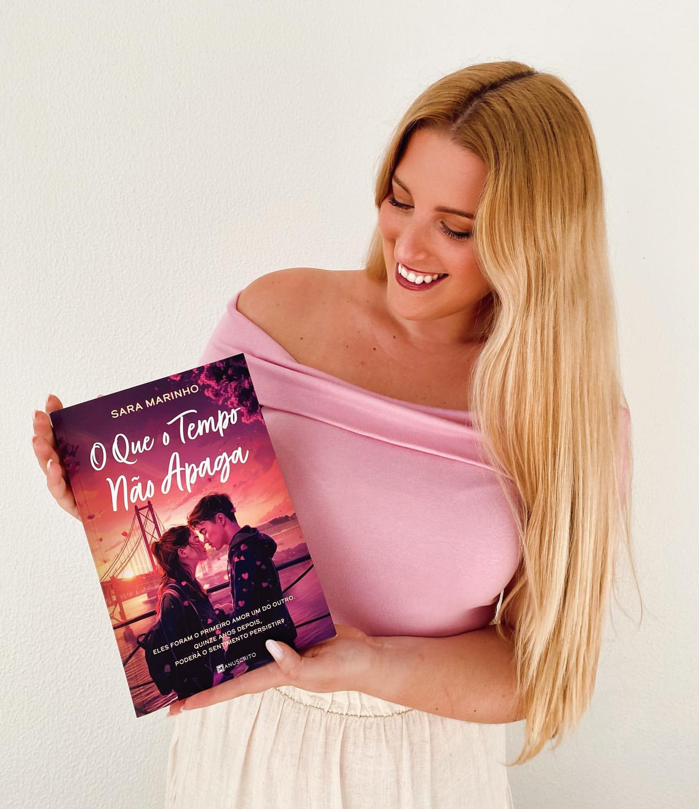 Não se deixe enganar pela capa fofinha. Este livro de uma autora portuguesa é tudo menos “só romântico”