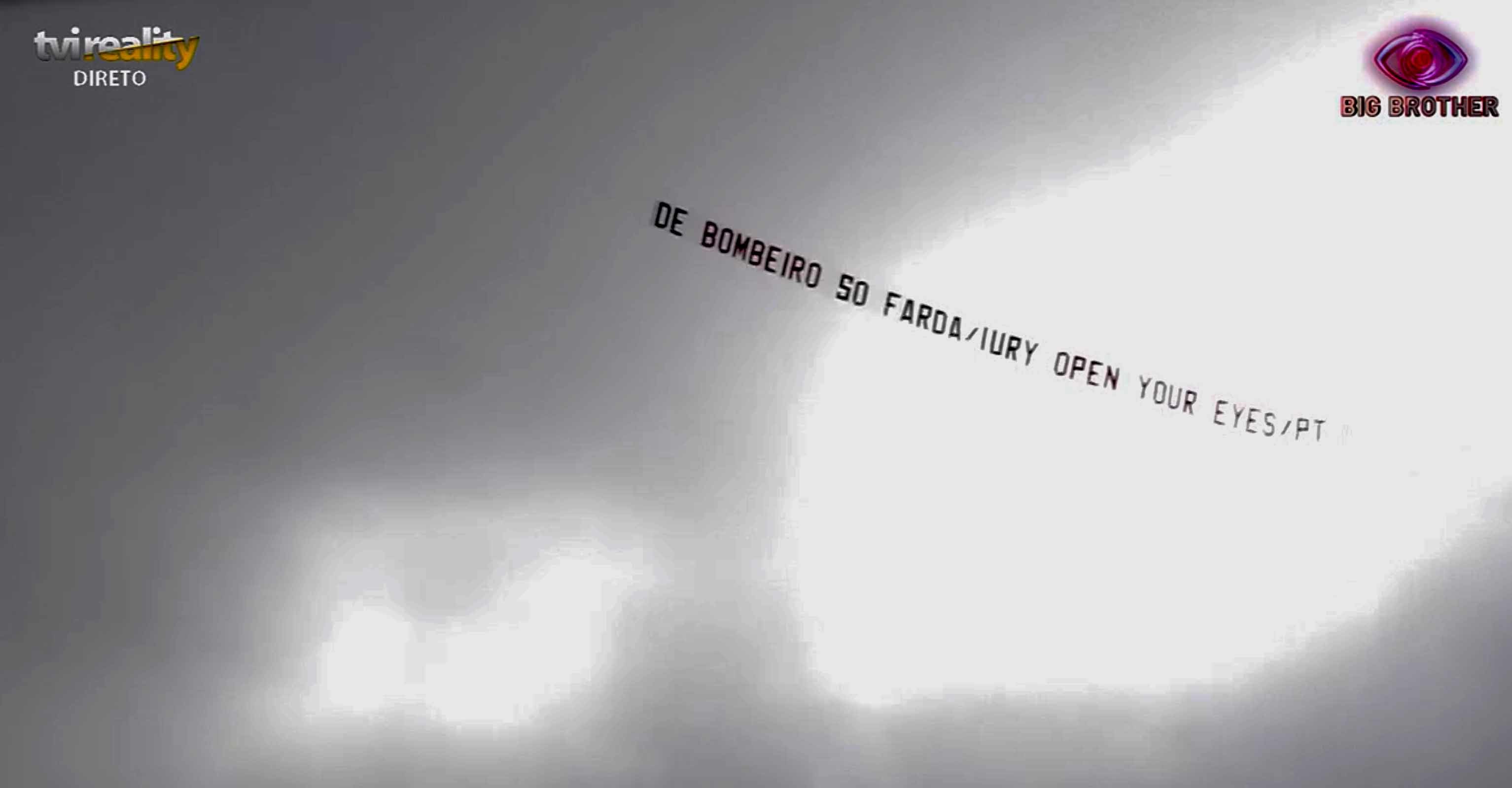 “De bombeiro só farda. Iury open your eyes”. Avião gera polémica com mensagem contra Daniel Monteiro