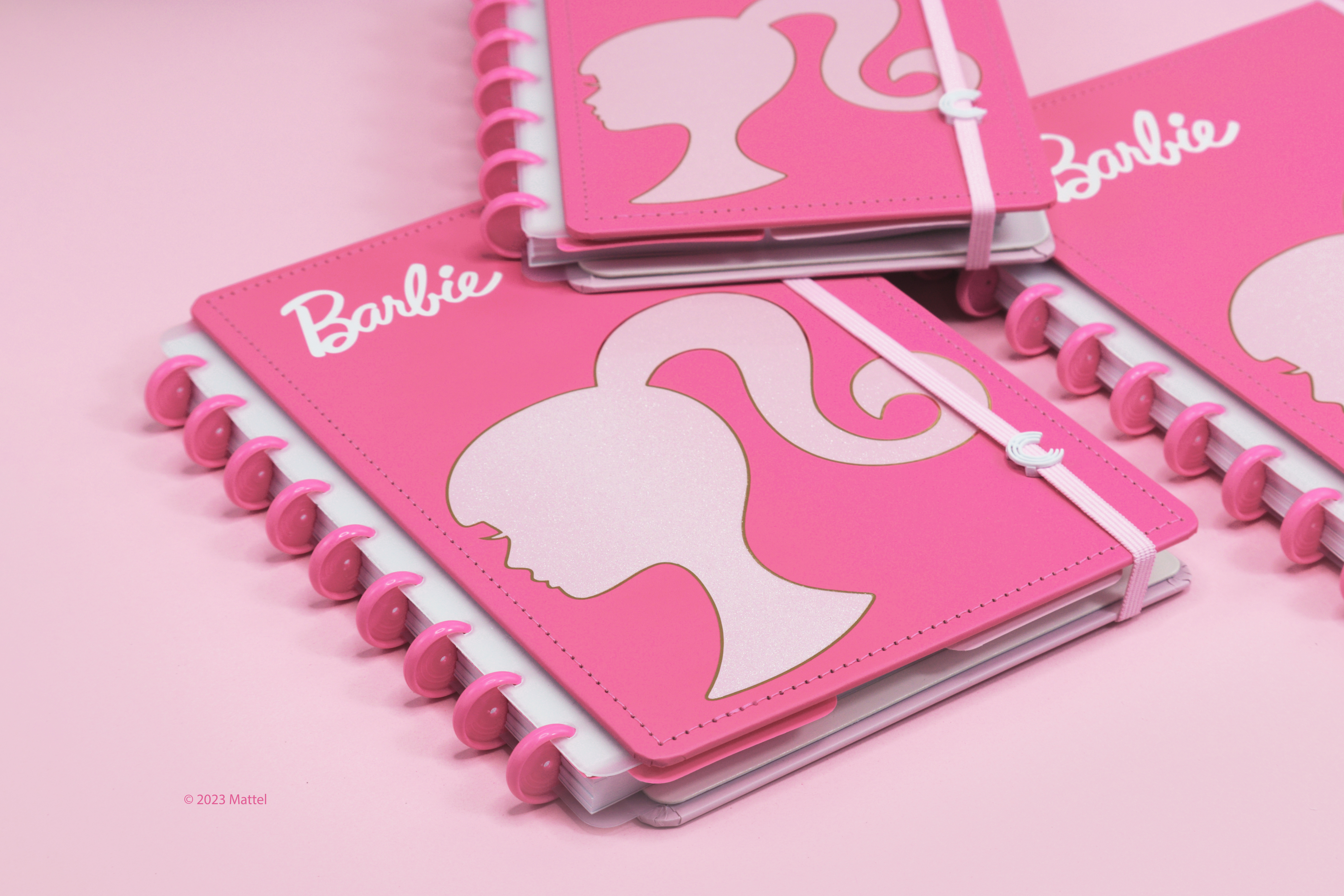 Atenção fãs da Barbie™️, este Caderno Inteligente é a prenda de Natal perfeita para vocês