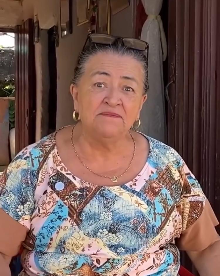 Mulher de 67 anos consegue comprar 2 casas depois de vender mexericos dos vizinhos
