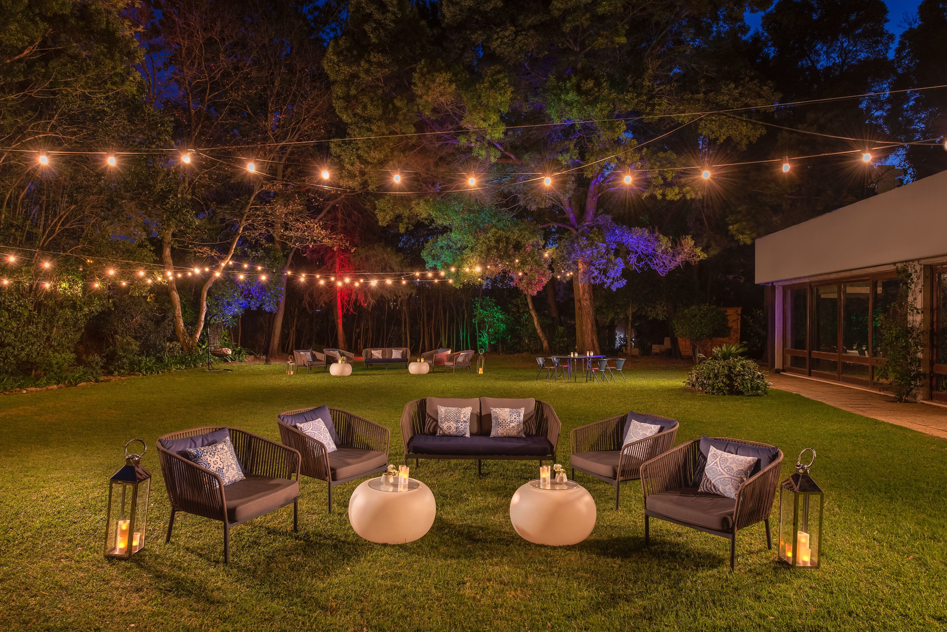 Deixe-se levar pela nostalgia e veja “Grease” (e não só) no jardim do Lisbon Marriott Hotel