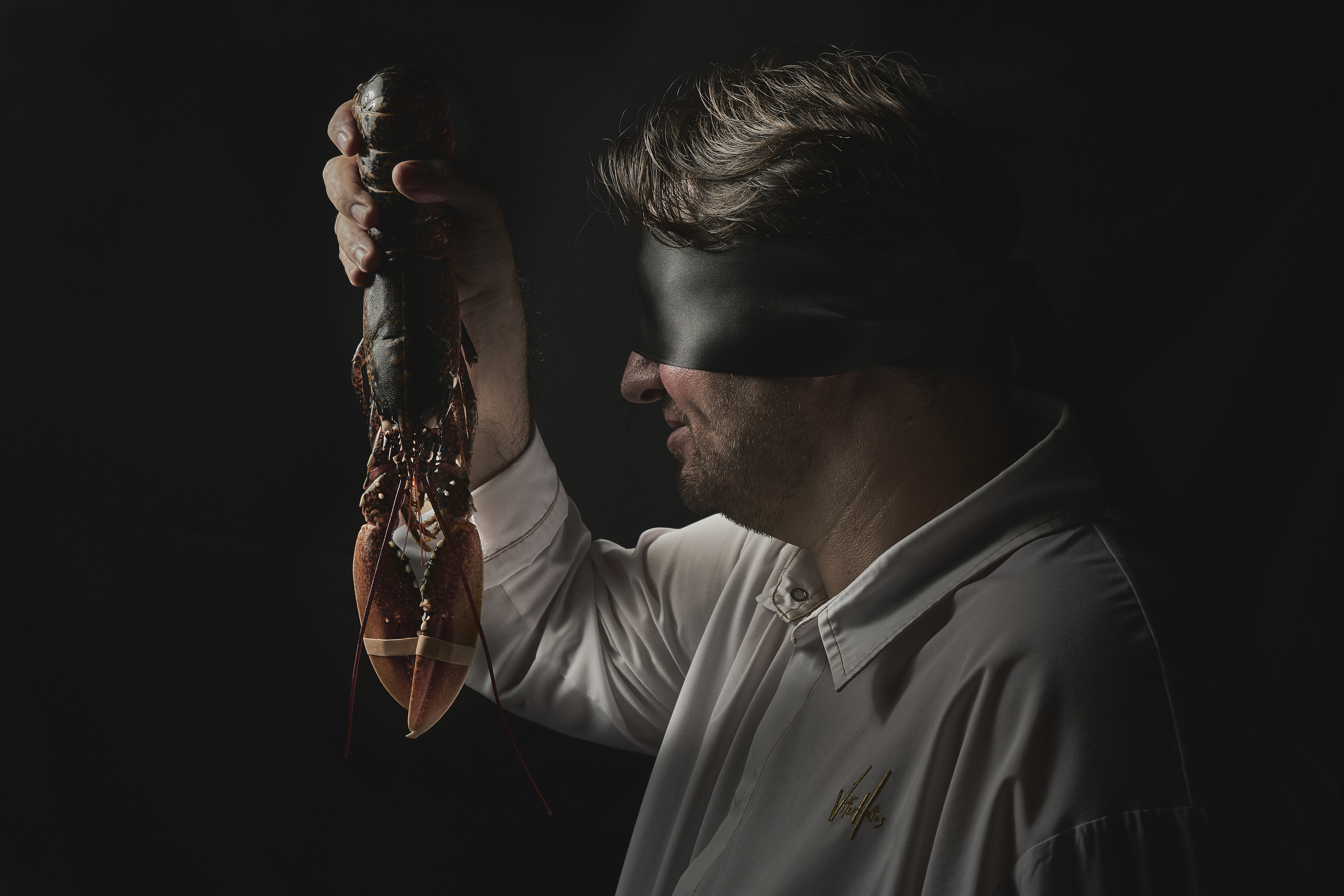 Este encontro às cegas tem tudo para comer bem. Descubra o jantar do Blind que vai mexer com os seus sentidos