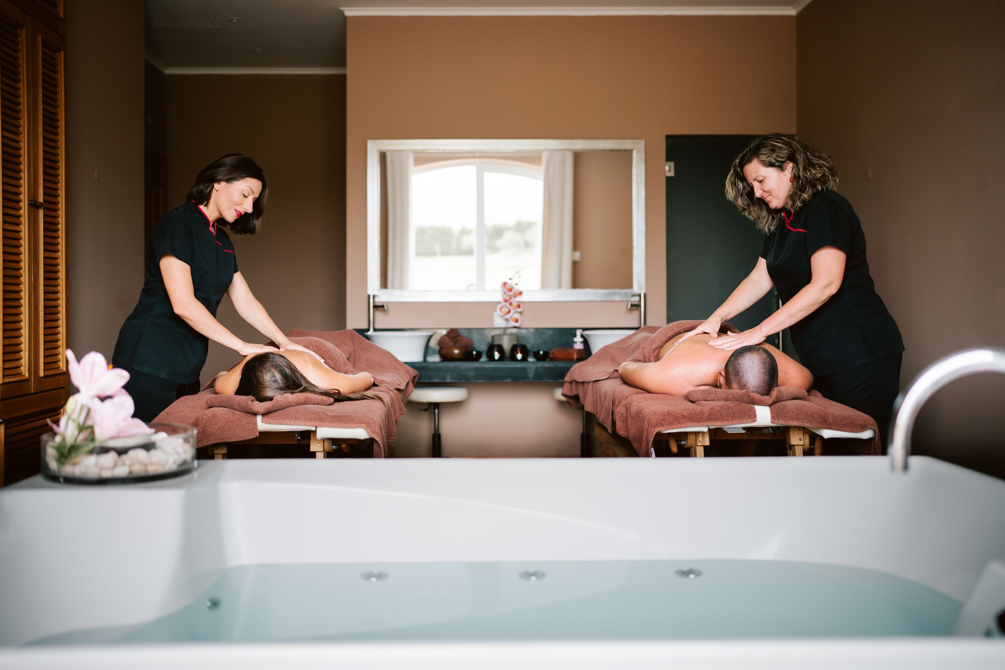 Neste spa a 30 minutos de Lisboa pode fazer uma massagem com pedras quentes, velas ou penas