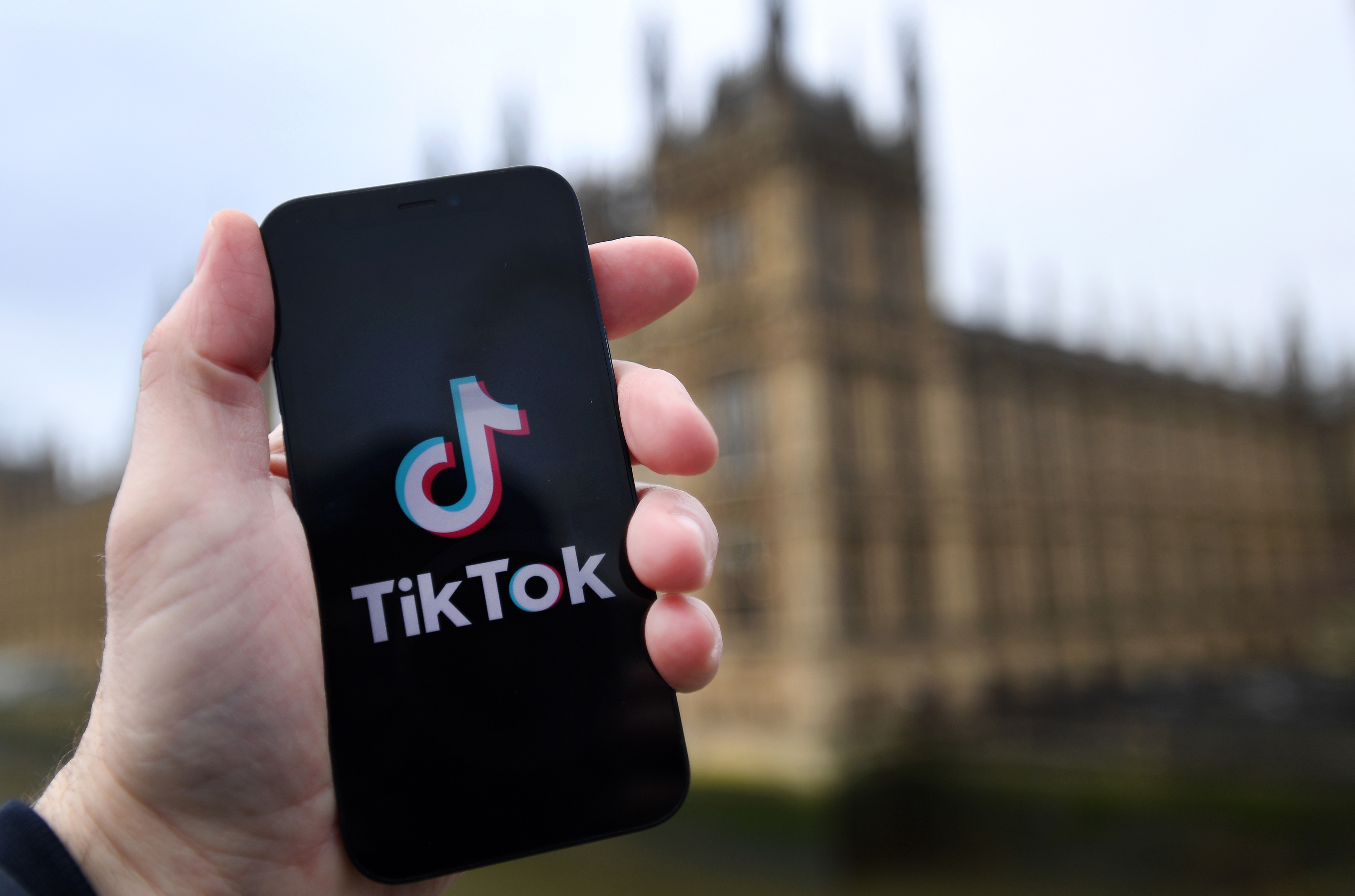 E no primeiro dia Trump promete recuperar TikTok