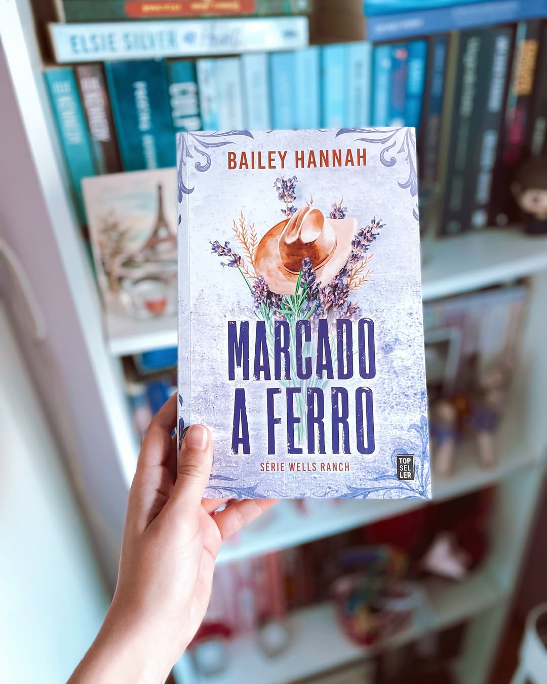 Este novo romance está a incendiar o TikTok. E mete cowboys, paixões perigosas (e sensuais) — conheça o livro