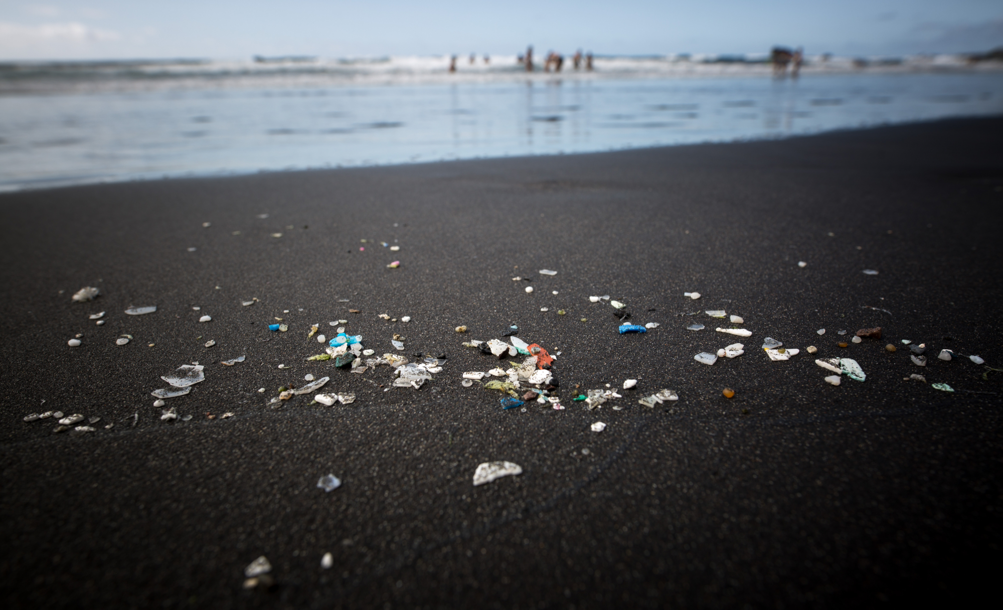 Há microplásticos em todo o lado — até na água canalizada
