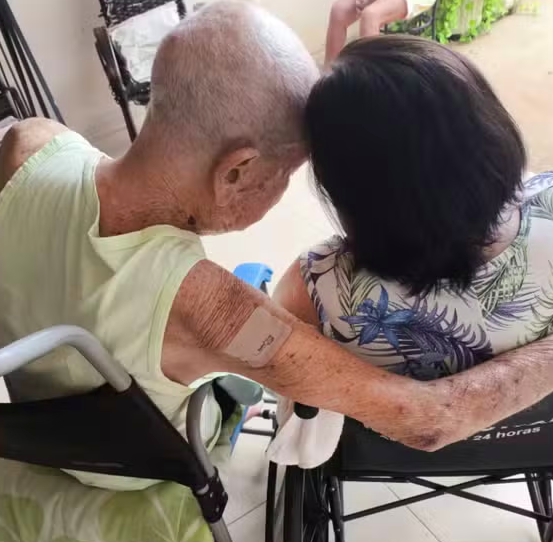Casal idoso morre com 10 horas de diferença, depois de uma história de amor que durou 74 anos