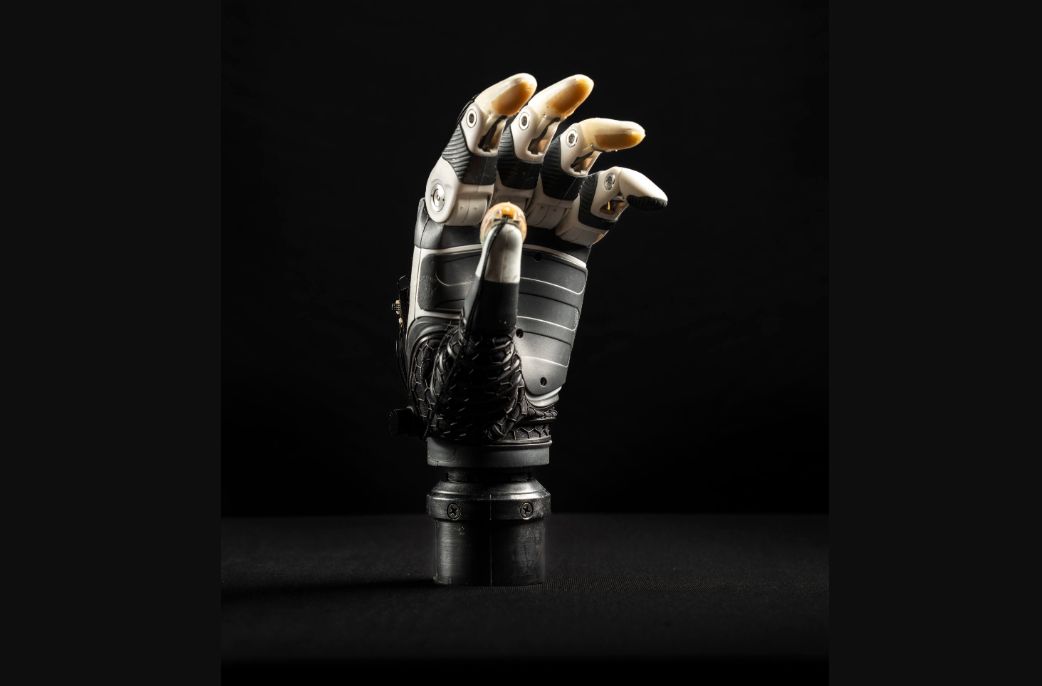 Cientistas usam IA para criar mão biónica “mais humana” e inteligente