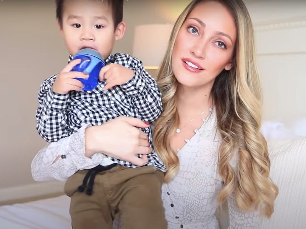 Influenciadora que devolveu filho adotivo quebrou o silêncio: “Assumo toda a responsabilidade”