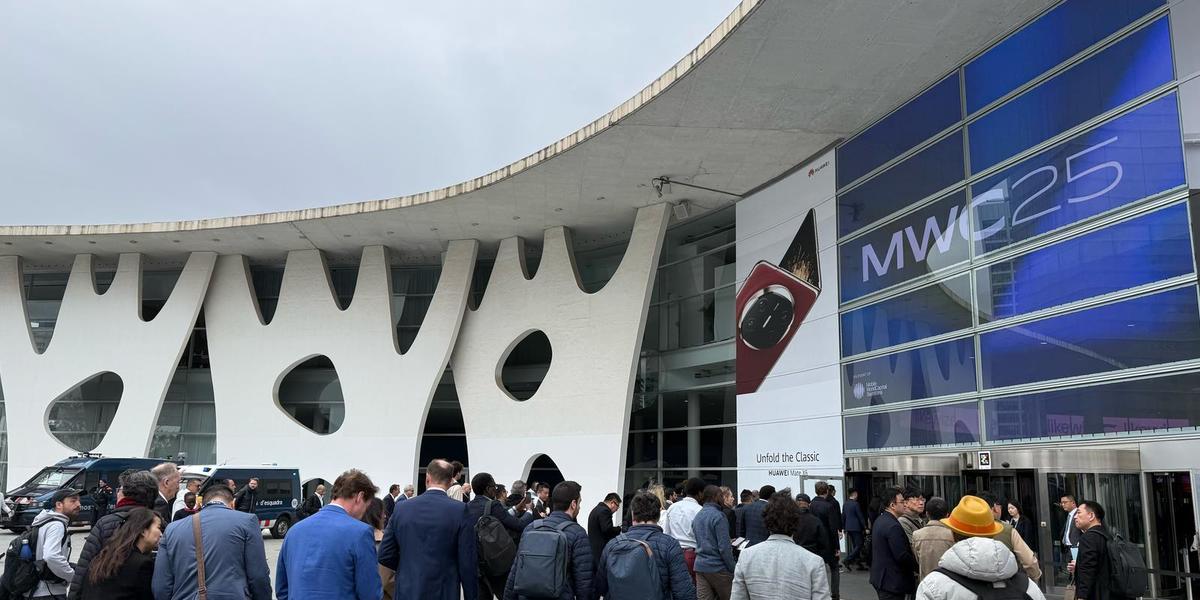 MWC25: Smartphones mais inteligentes, computadores "extensíveis" e novos formatos. O que esperar da feira de Barcelona?