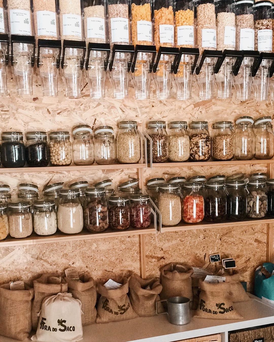 Há uma nova loja a granel em Lisboa — e com bolos que esgotam em segundos