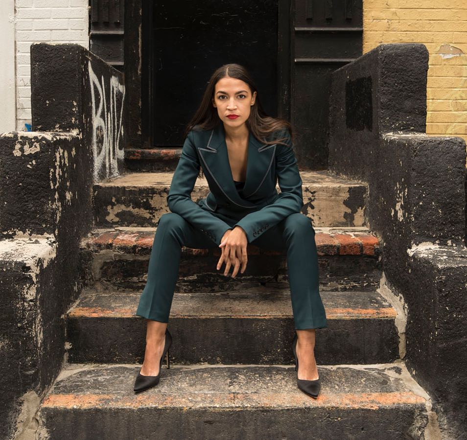 Alexandra Ocasio-Cortez. “Eu sou uma sobrevivente de um ataque sexual”