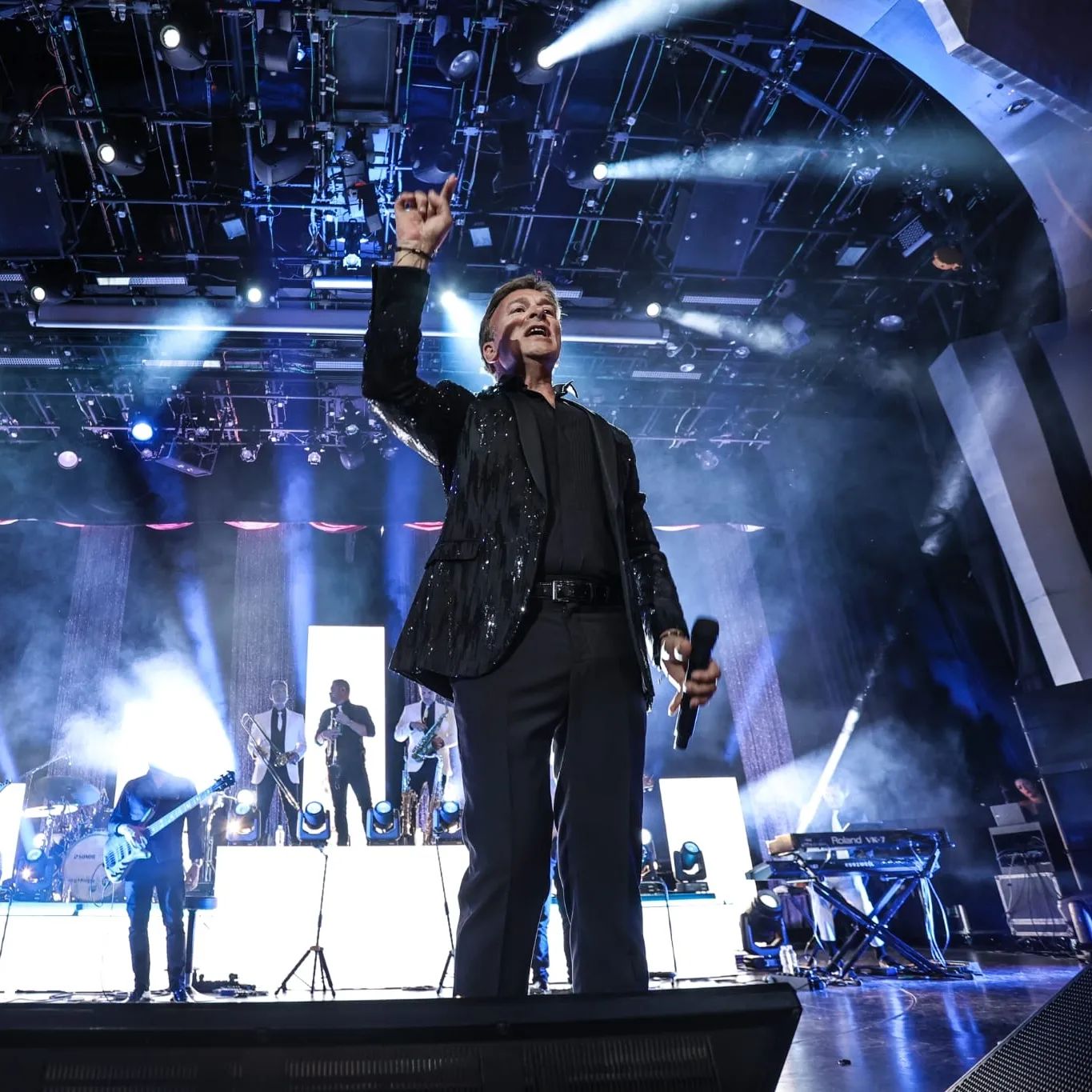 Tony Carreira já deu primeiro concerto no cruzeiro 35 Anos de Canções. E até brincou com a “instabilidade” do navio