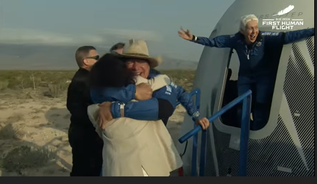 Muitos milhões de investimento e 10 minutos no espaço. Jeff Bezos concretiza sonho no primeiro voo da Blue Origin com passageiros