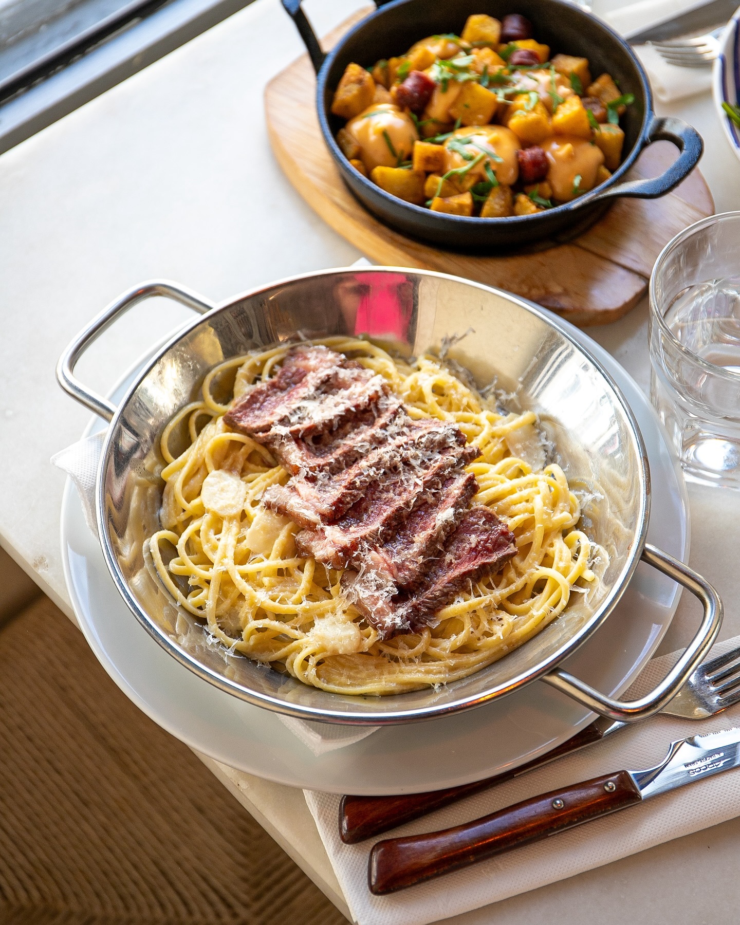 Este restaurante popular de Campo de Ourique tem novos pratos gulosos (como massa trufada)