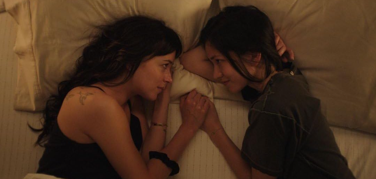 Em “Am I Ok?”, Dakota Johnson explora novos caminhos da sexualidade. Saiba quando estreia o filme