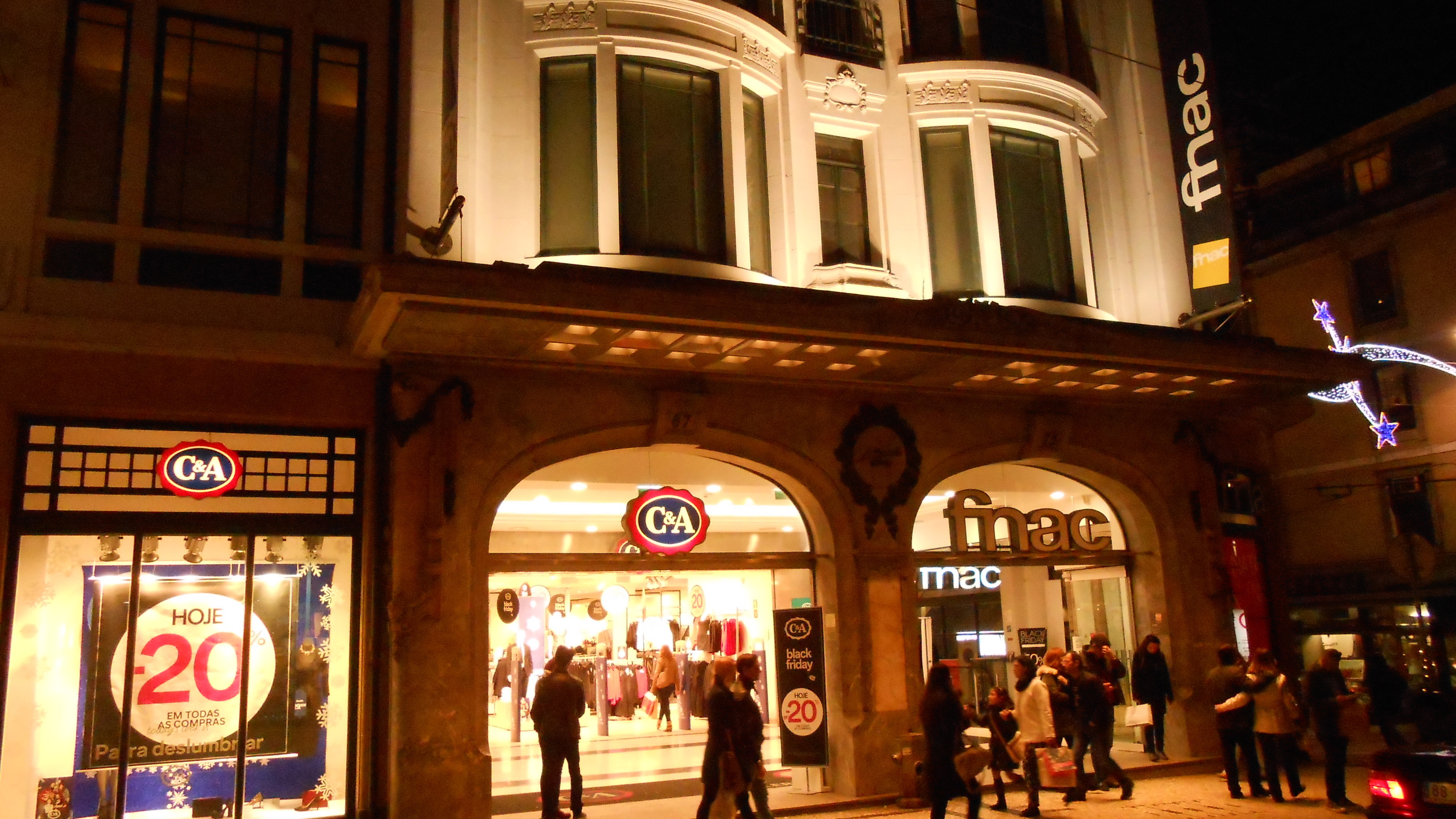 Adeus, Fnac. Olá, Primark. Primeira loja de rua da marca vai abrir em edifício icónico na baixa do Porto