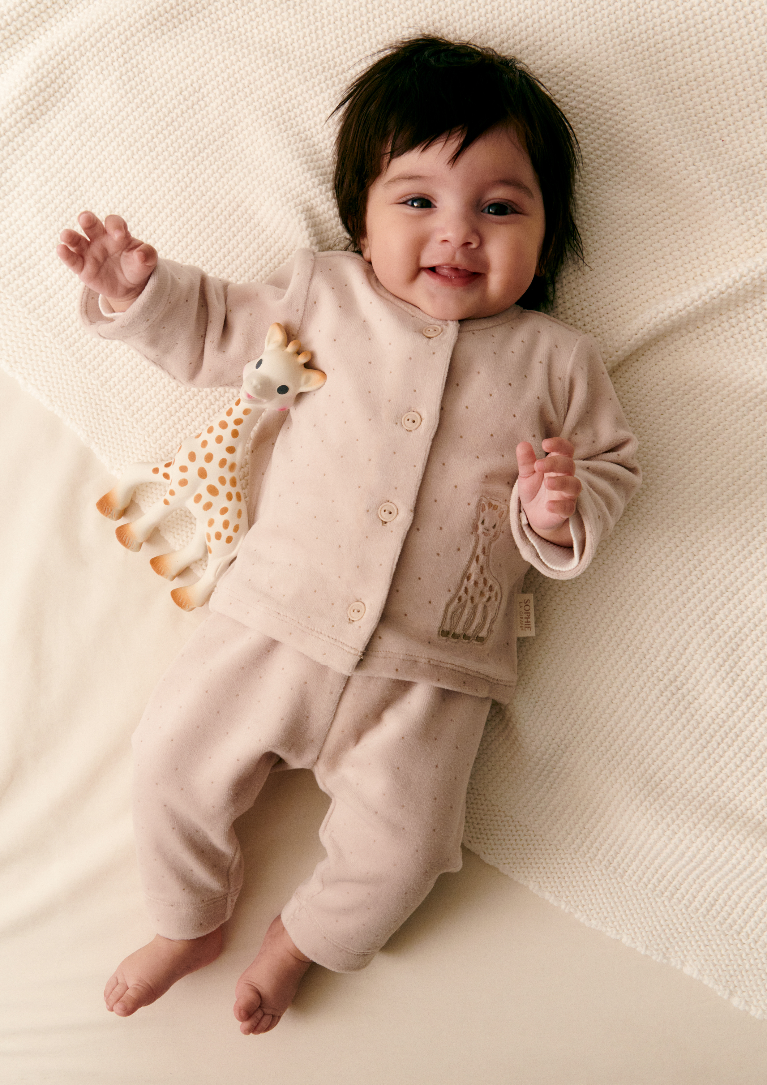 Alerta, fofura. A girafa favorita dos bebés é a protagonista da nova coleção da H&M. Espreite as peças