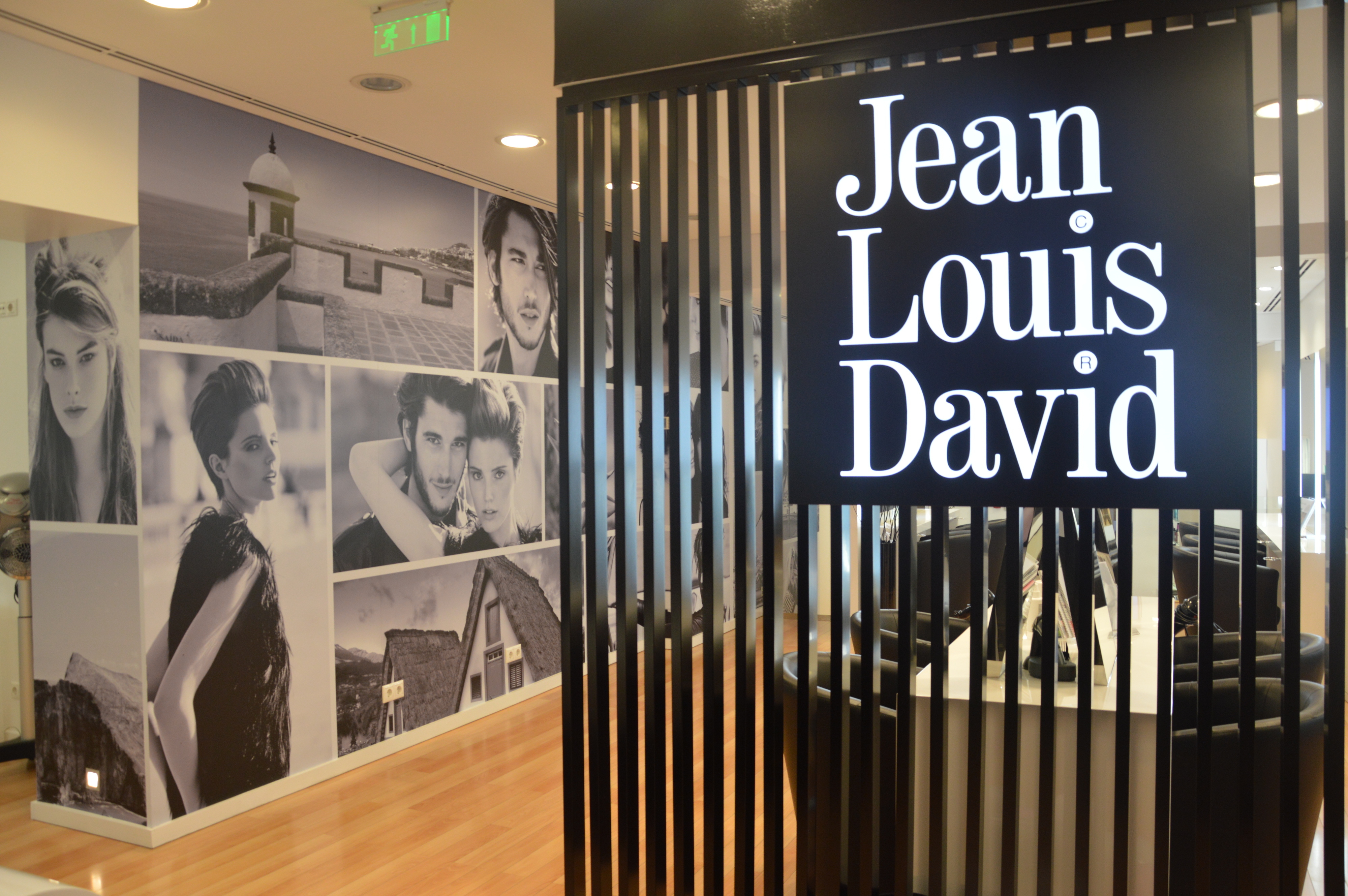 Se trata do cabelo nos salões Jean Louis David tem de ler isto.  E a história mete Lili Caneças