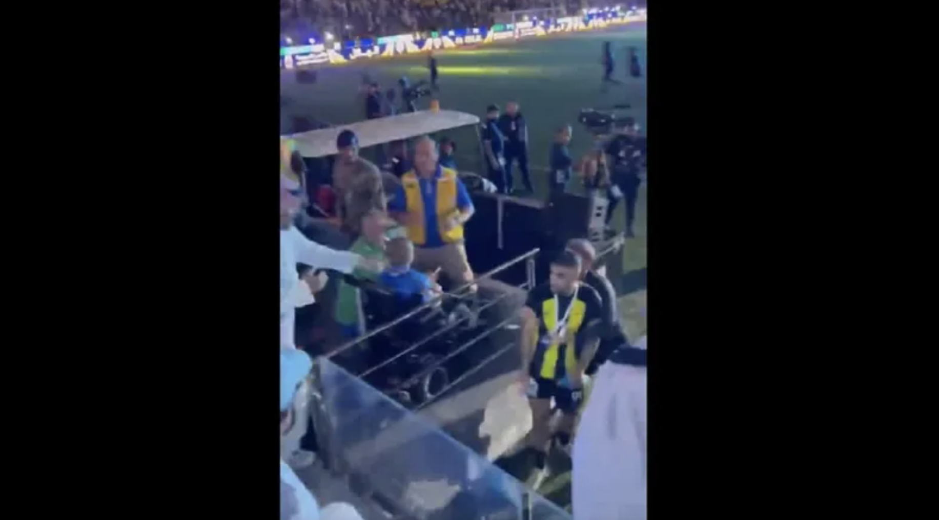 Inacreditável. Sheik chicoteia colega do português Jota depois de perder contra Jorge Jesus (veja o vídeo)