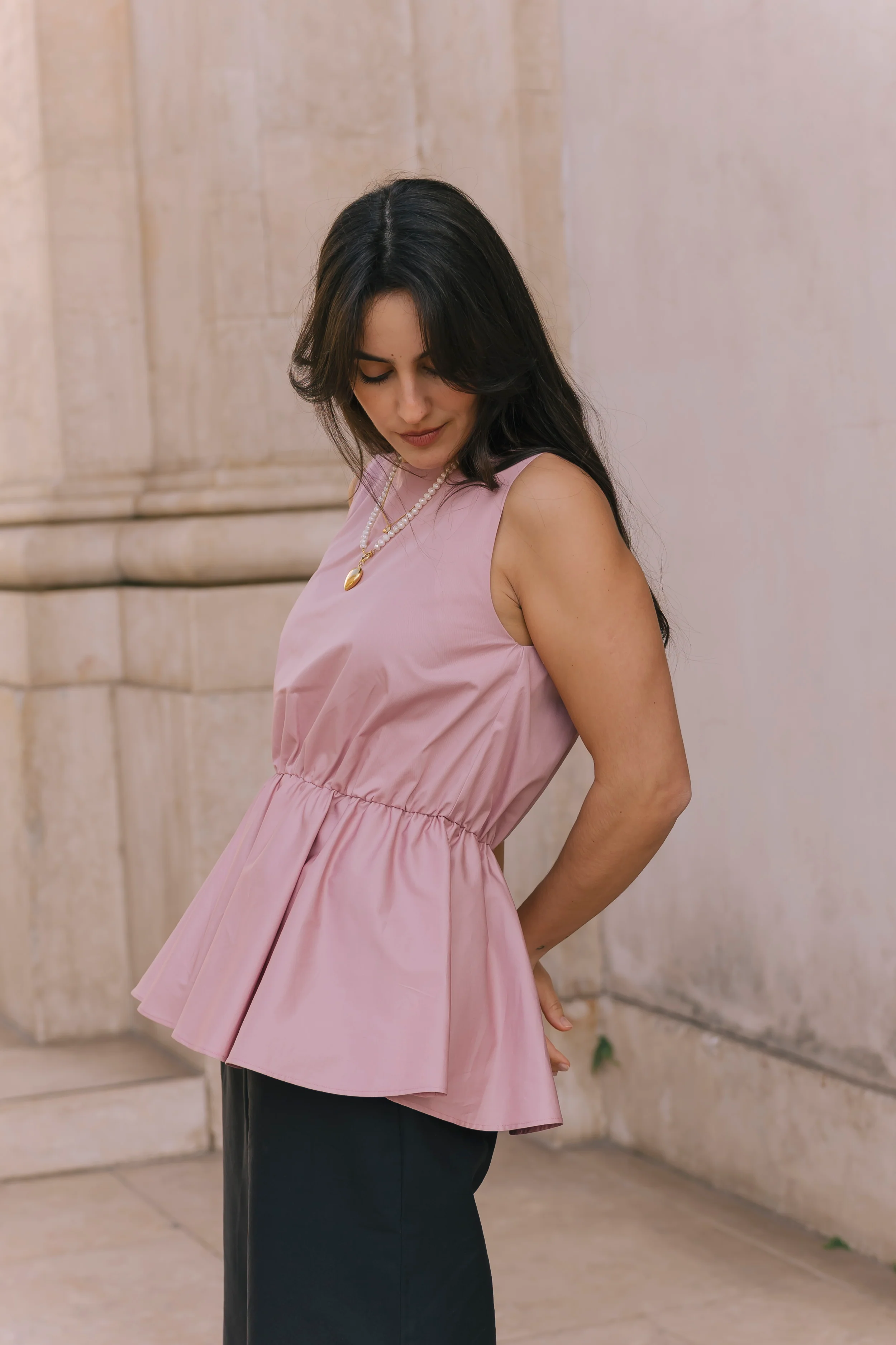 Este top português incorpora tendência dos anos 2000 e já nos faz sonhar com a primavera