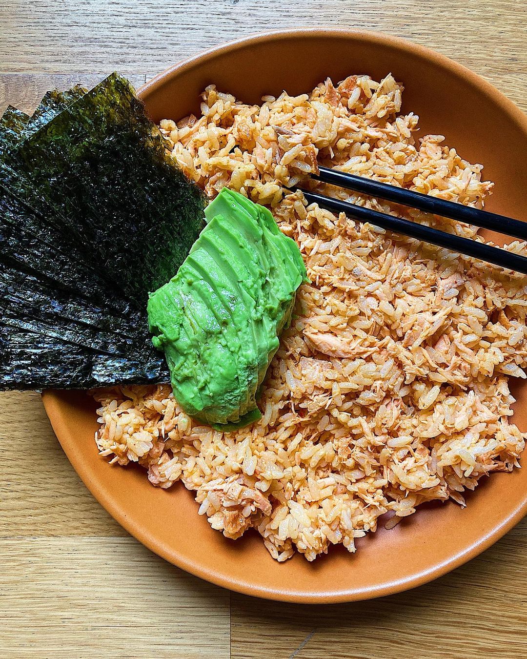 Não sabe o que fazer às sobras de arroz? Experimente esta receita viral com gelo (sim, leu bem)