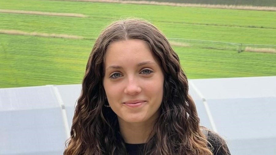 Jovem de 17 anos morre depois de colisão frontal. Érica era adorada por todos e população está em choque