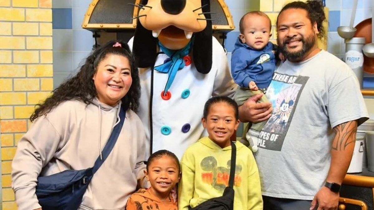 Este homem caiu do jet ski e afogou-se durante férias em família. A mulher não o conseguiu salvar