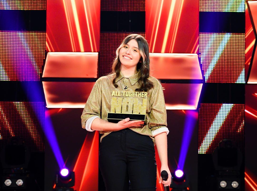 Vencedora de “All Together Now Kids” é estrela no Tik Tok e já lançou um single, mas não se livrou de críticas