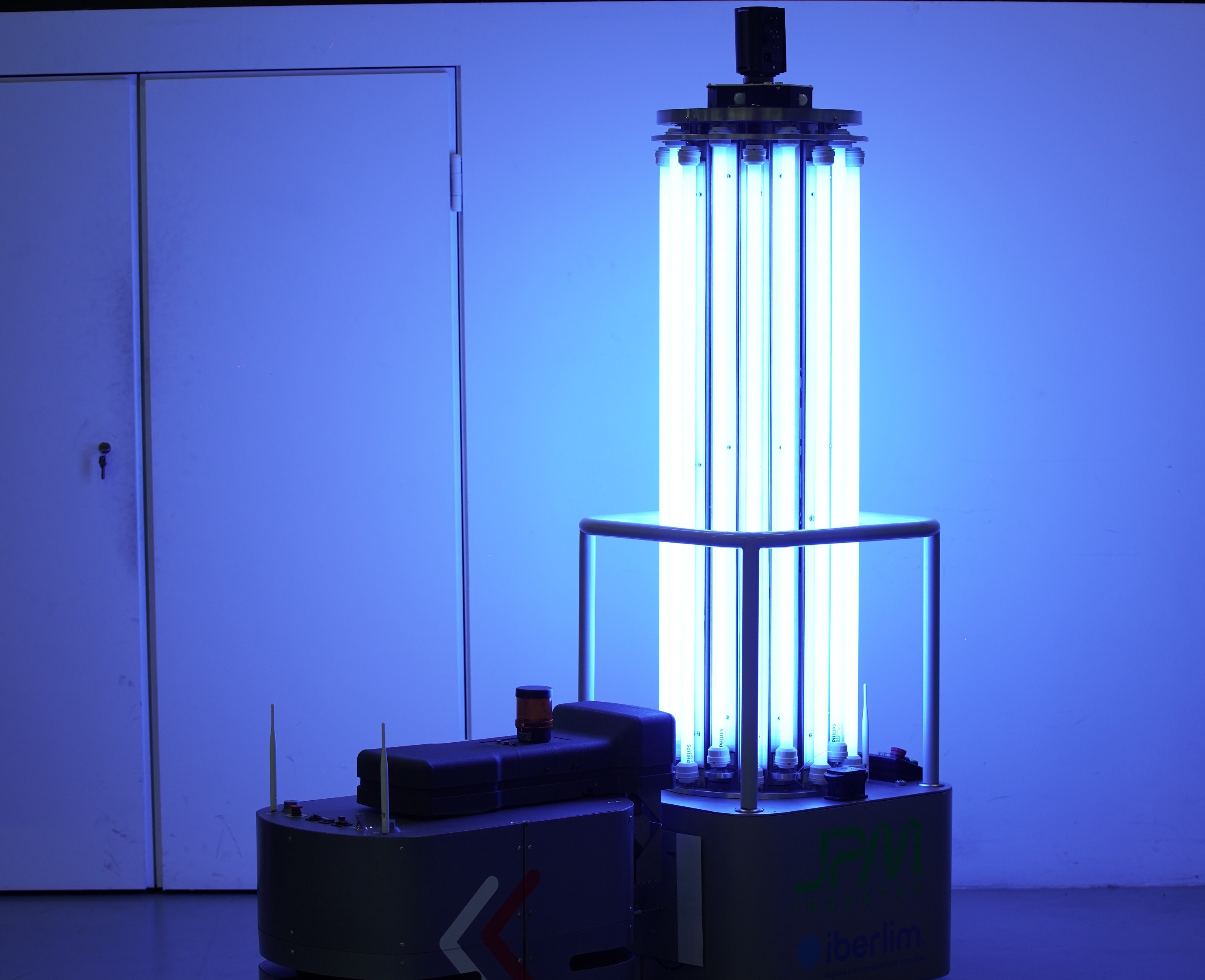 Zhello é um novo robot português que vai desinfetar espaços e ajudar no combate a doenças