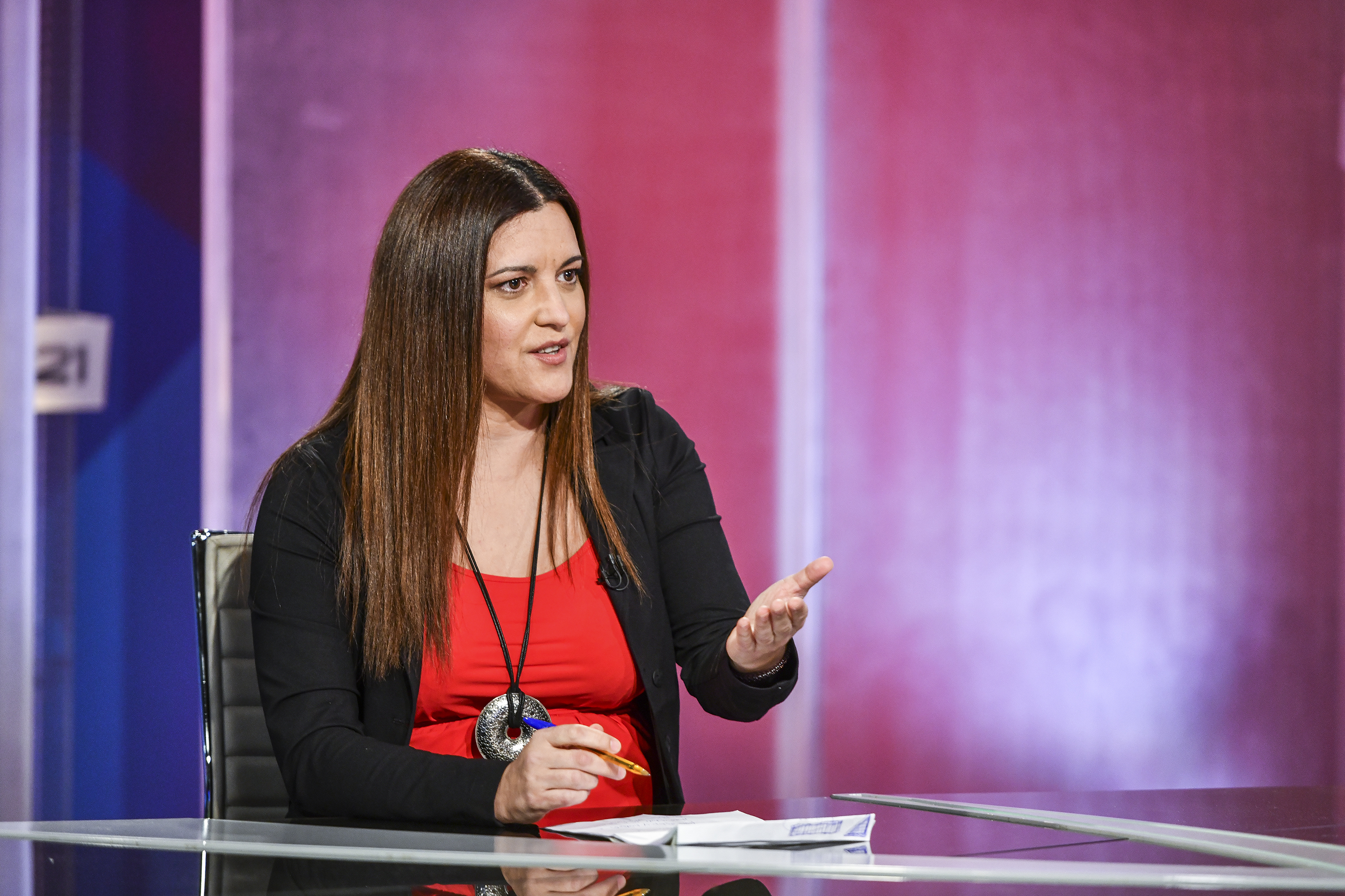 #VermelhoemBelem. Internautas pintam os lábios de vermelho em apoio a Marisa Matias