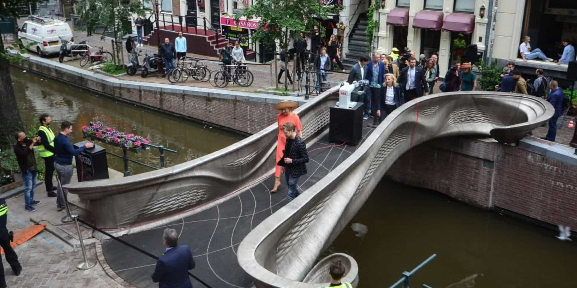 Ponte fabricada em aço com tecnologia de impressão 3D foi inaugurada em Amesterdão