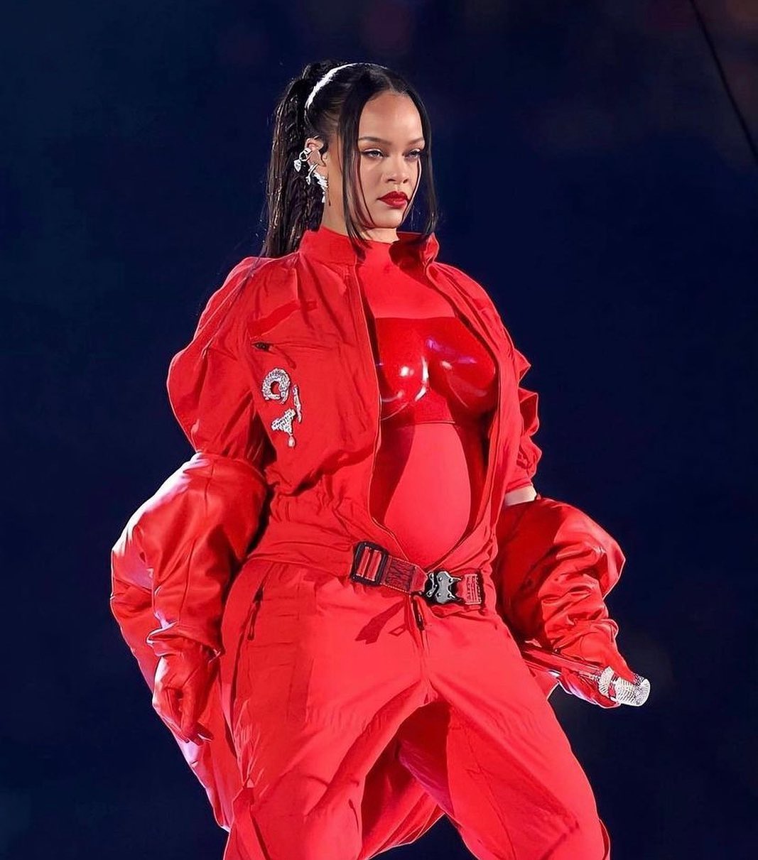 Adeus, novo álbum. Olá, bebé. Rihanna anuncia gravidez no Super Bowl (mas isso não a impediu de cantar no ar)