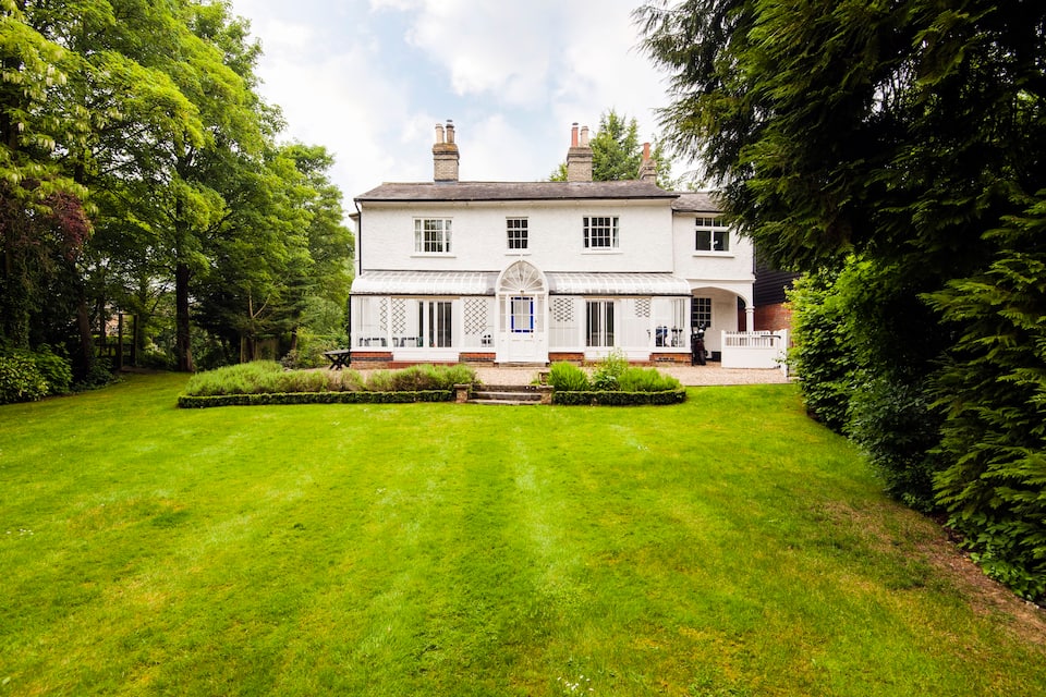 “Bridgerton”. Sem novos episódios, espreite as casas luxuosas que fazem lembrar a série