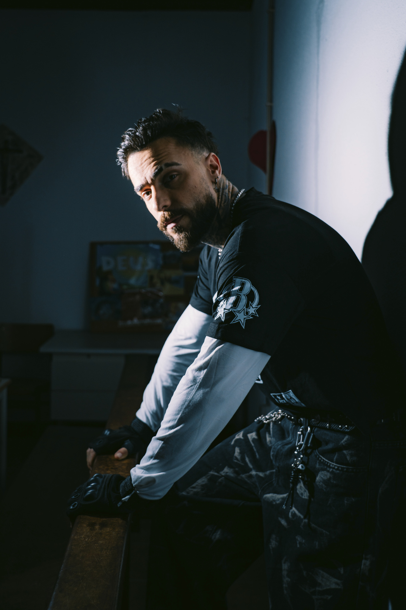 Um álbum de memórias reinventadas por artistas do futuro. Diogo Piçarra faz 10 anos de carreira e lança “D≡Z”